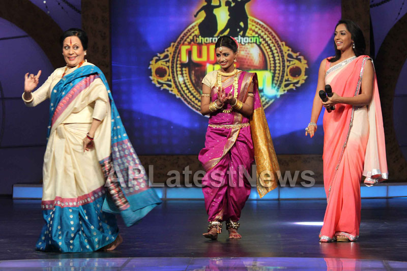 Sandip Soparrkars choreography steals the limelight at Bharat ki Shaan - Rum Jhum - Picture 7