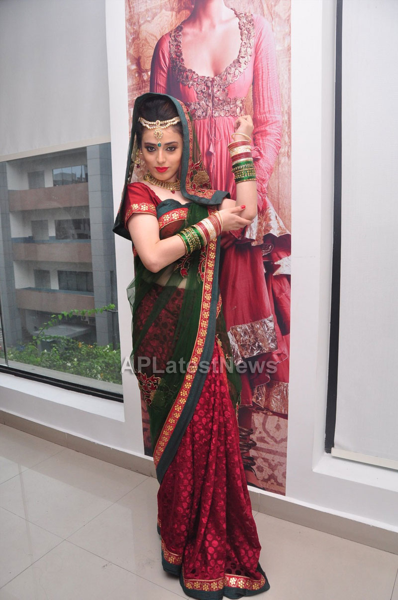 Bridal Make-up to the women of Hyderabad at Lakme, Kondapur and Somajiguda - Picture 7