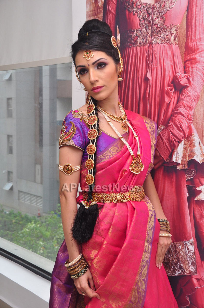 Bridal Make-up to the women of Hyderabad at Lakme, Kondapur and Somajiguda - Picture 10