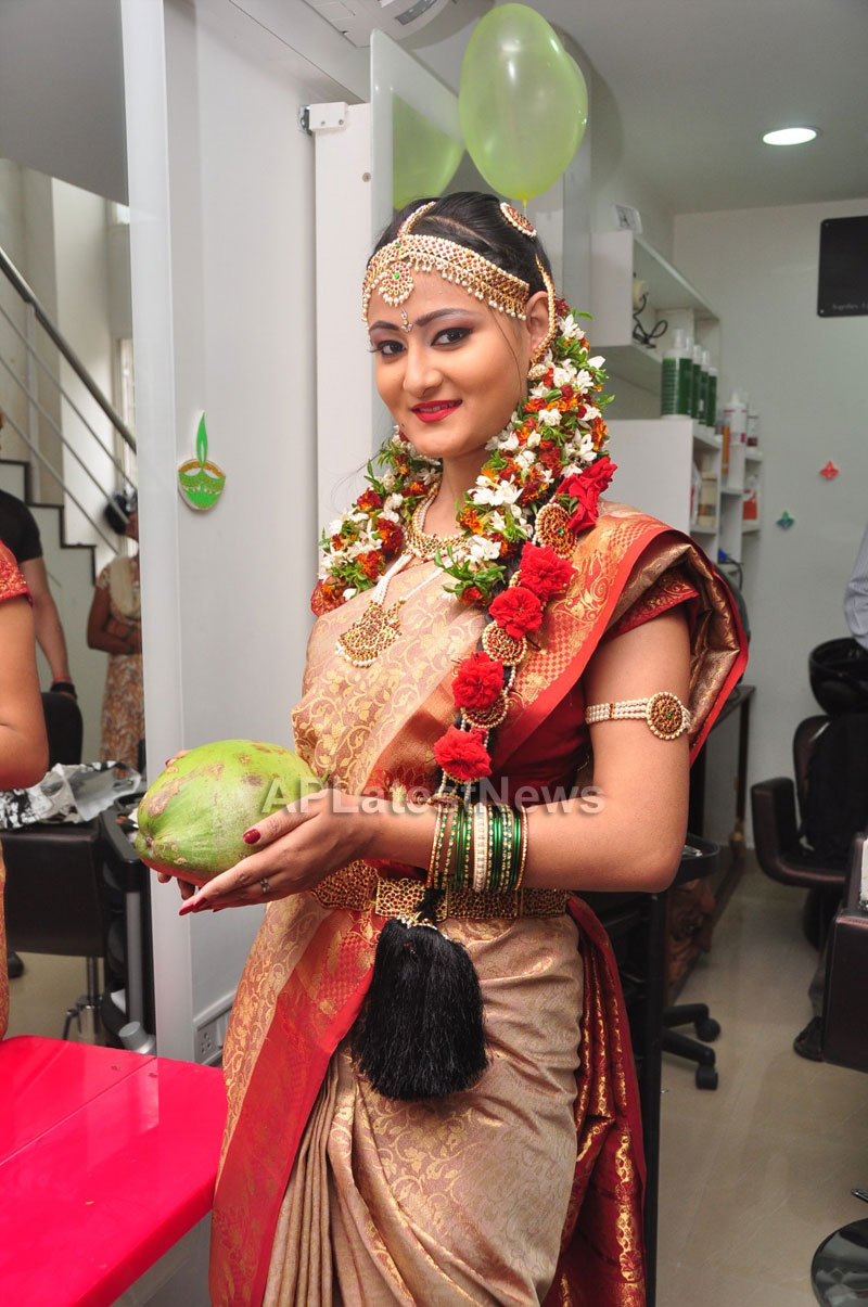 Bridal Make-up to the women of Hyderabad at Lakme, Kondapur and Somajiguda - Picture 28