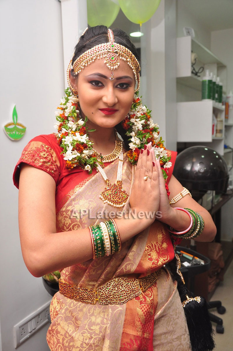 Bridal Make-up to the women of Hyderabad at Lakme, Kondapur and Somajiguda - Picture 29