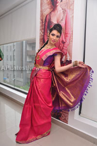 Bridal Make-up to the women of Hyderabad at Lakme, Kondapur and Somajiguda - Picture 12