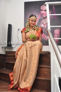 Bridal Make-up to the women of Hyderabad at Lakme, Kondapur and Somajiguda - Picture 25