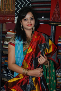 Pochampally Ikat art mela in Vizag city - Inaugurated by Tollywood Actress Varsha  - Picture 11