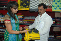 Pochampally Ikat art mela in Vizag city - Inaugurated by Tollywood Actress Varsha  - Picture 13
