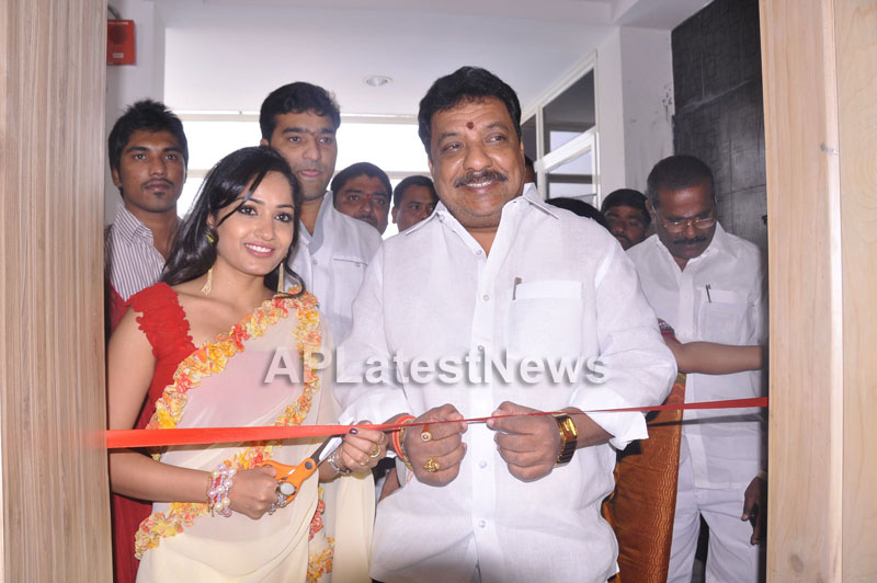 Kadai Restaurant Launched at Lingampally -Inaugurated by Actress Madhavi Latha - Picture 1