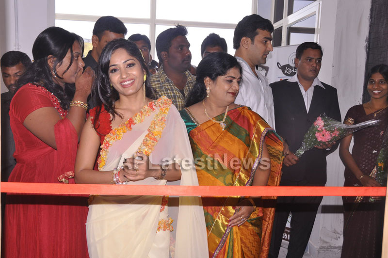 Kadai Restaurant Launched at Lingampally -Inaugurated by Actress Madhavi Latha - Picture 9