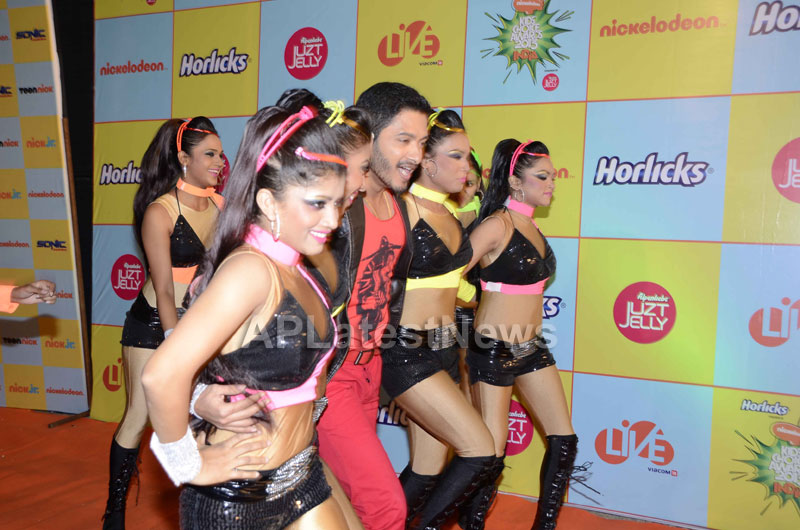 Shahrukh, Hrithik, Deepika, Serah and Jaqueline at Kids Choice Award 2013 - Picture 19