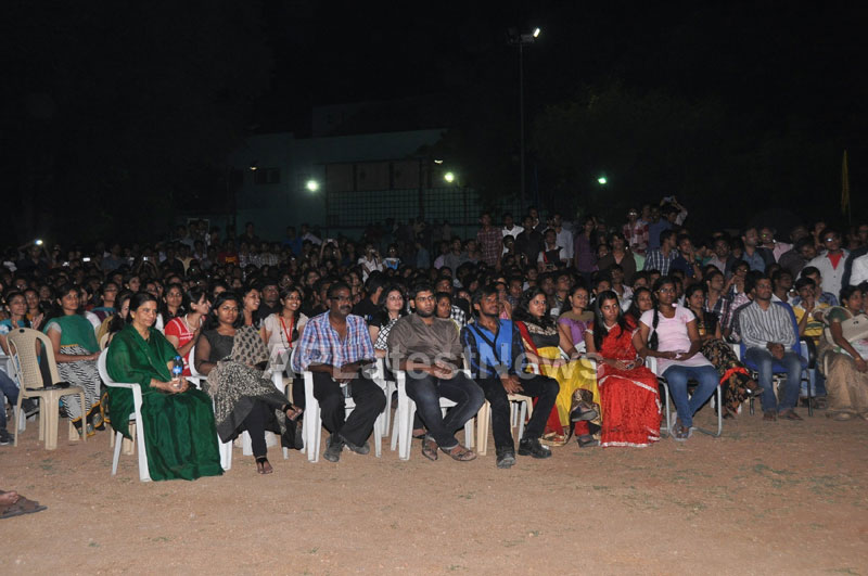 Medicos music, masti - Sri Ramachandra troupe rocks with live concert - Picture 18
