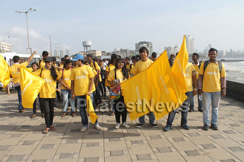 Mumbai Walks on International world peace day with the message of Human values - Picture 18