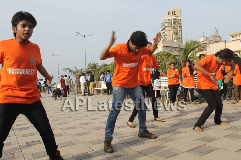 Mumbai Walks on International world peace day with the message of Human values - Picture 22