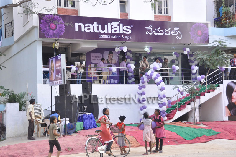 Naturals family salon and spa Launched by Actrecess Nikitha Narayan , Aksha - Picture 7