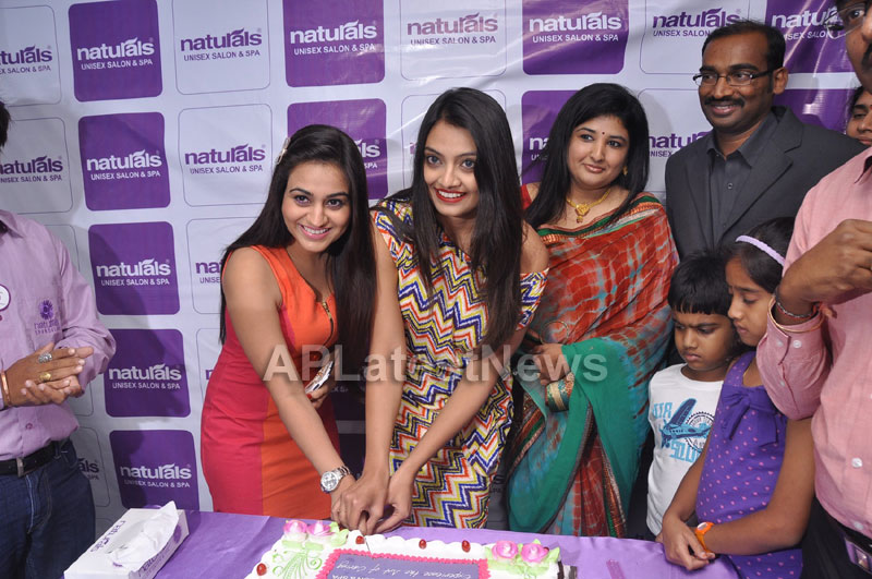 Naturals family salon and spa Launched by Actrecess Nikitha Narayan , Aksha - Picture 11