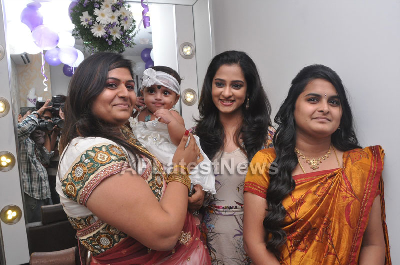 Naturals Launches Family Salon at Ameerpet - By Tollywood Actress Nanditha - Picture 11