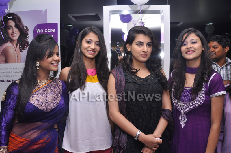Naturals Launches Family Salon at Vanasthalipuram(Actress Archana Veda) - Picture 2
