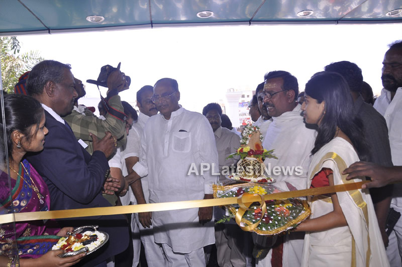 OZONE Hospitals Opened in Kothapet by Jana Reddy State Minister of Panchayat Raj and RWS - Picture 8
