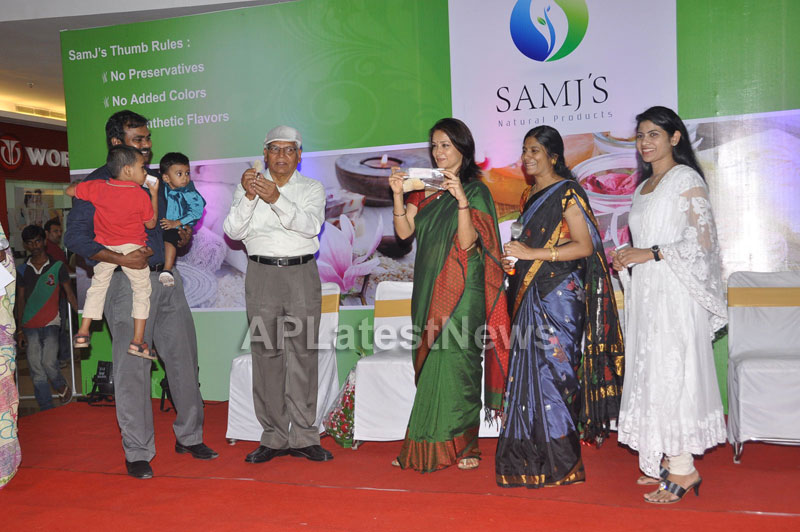 SamJs Natural launched by Actress Amala Nagarjuna at Inorbit mall in Madhapur - Picture 7