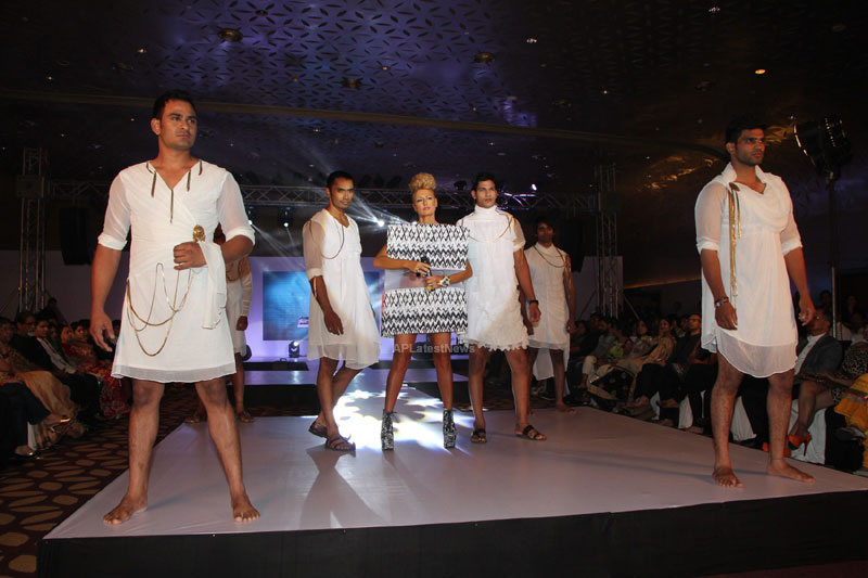 Sultry models set the ramp on fire, The Park Somajiguda, Hyderabad  - Picture 19