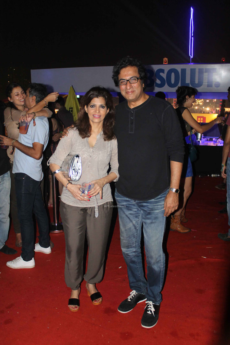 Yash, Talat, Candy, Aarti, Tina and Ali At Sunburn DJ Party - Picture 31