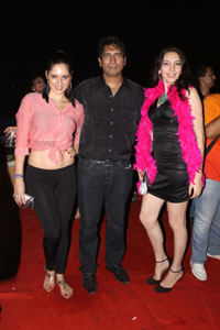 Yash, Talat, Candy, Aarti, Tina and Ali At Sunburn DJ Party - Picture 10