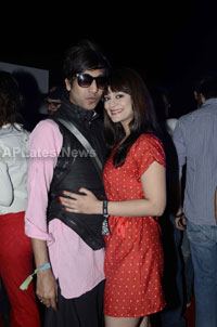 Yash, Talat, Candy, Aarti, Tina and Ali At Sunburn DJ Party - Picture 15