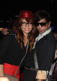 Yash, Talat, Candy, Aarti, Tina and Ali At Sunburn DJ Party - Picture 21