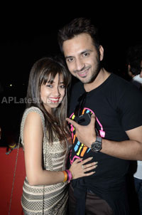Yash, Talat, Candy, Aarti, Tina and Ali At Sunburn DJ Party - Picture 3