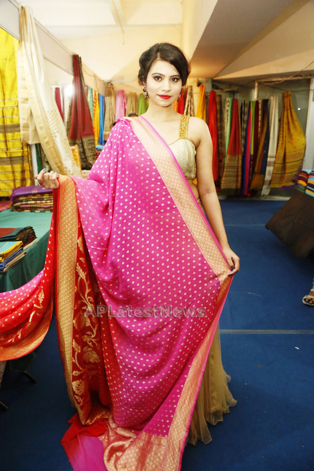Acress Priyanka Ramana Launches National Silk Expo at Hyderabad - Picture 7