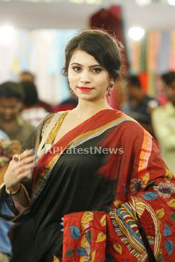 Acress Priyanka Ramana Launches National Silk Expo at Hyderabad - Picture 4