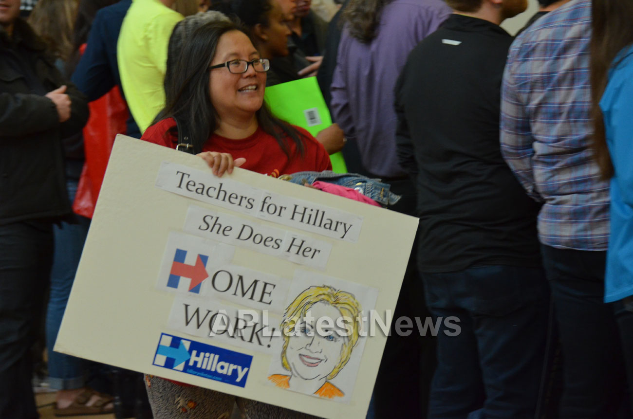 Campaign visit of Hillary Clinton - La Escuelita School, Oakland, CA, USA - Picture 1