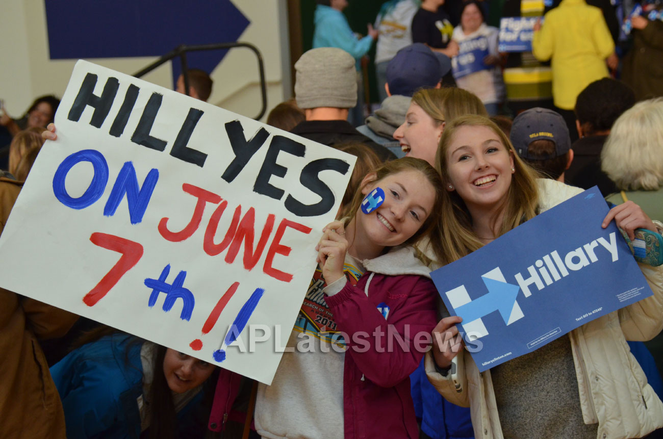 Campaign visit of Hillary Clinton - La Escuelita School, Oakland, CA, USA - Picture 2