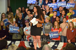 Campaign visit of Hillary Clinton - La Escuelita School, Oakland, CA, USA - Picture 8