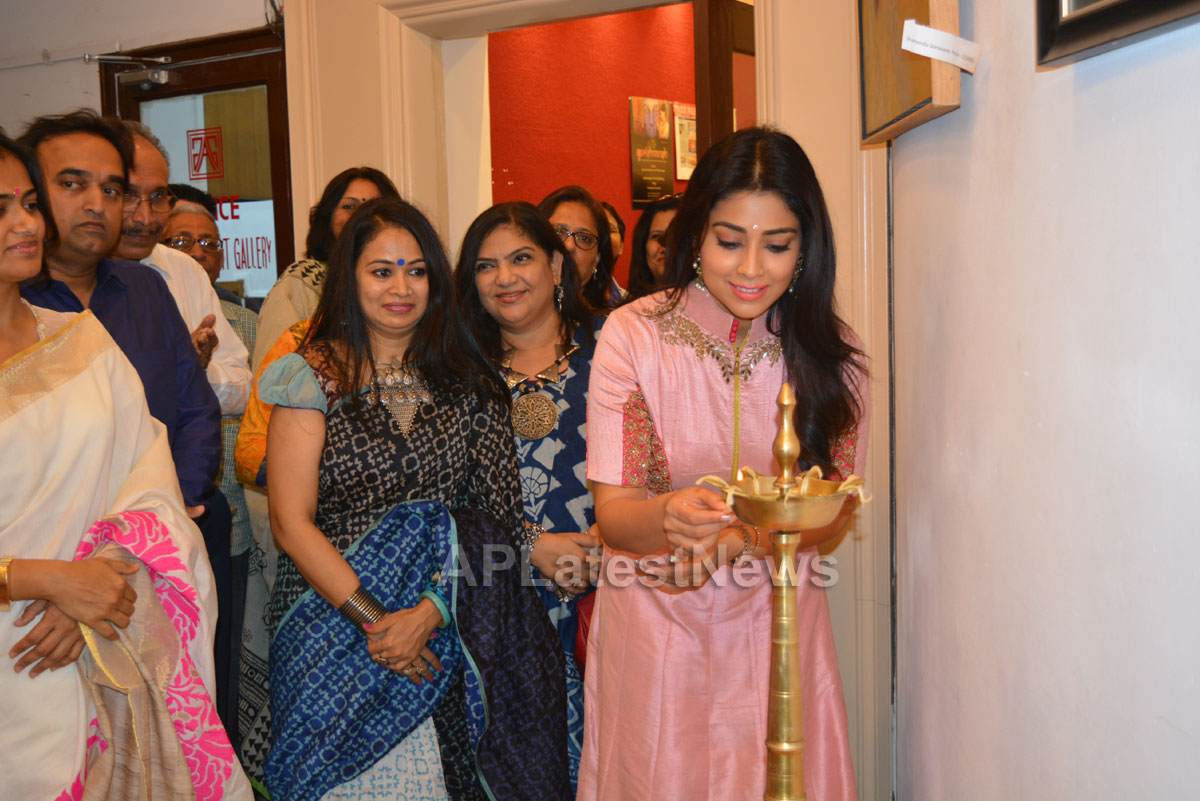 Actress Shriya Saran inaugurates Rakhi Baid art exhibition - Krishnansh - Picture 1
