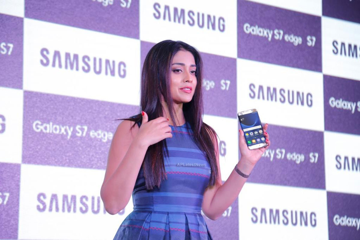 Samsung launched S7 and S7 Edge in Hyderabad, Actress Shriya Saran graced the occasion - Picture 1