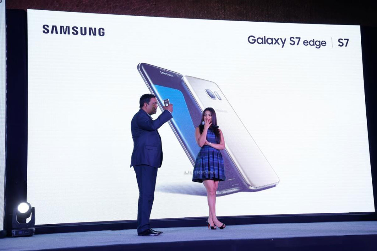 Samsung launched S7 and S7 Edge in Hyderabad, Actress Shriya Saran graced the occasion - Picture 5