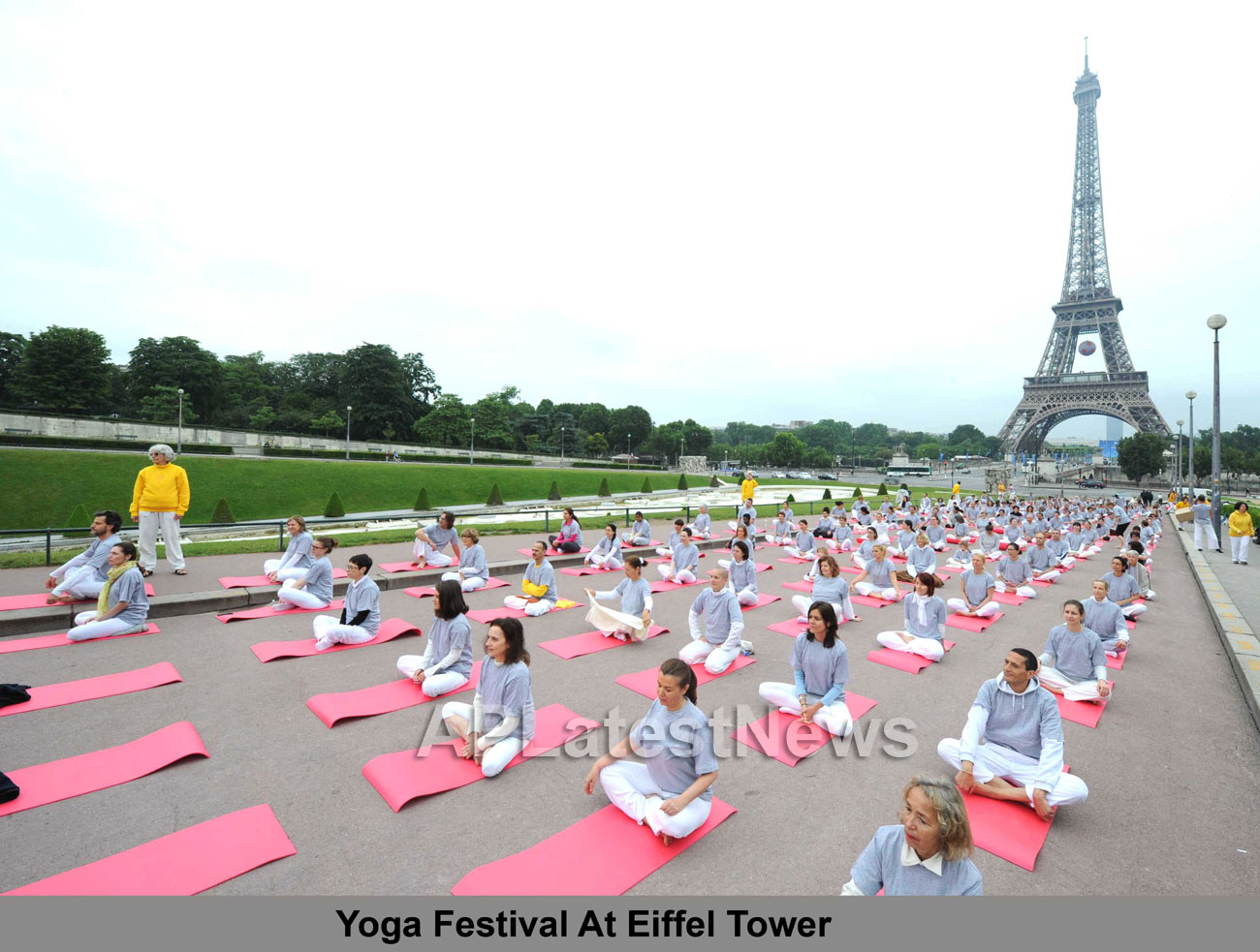 Euro Cup and Yoga Festival at Eiffel Tower Rocked Paris - Picture 3