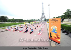 Euro Cup and Yoga Festival at Eiffel Tower Rocked Paris - Picture 6
