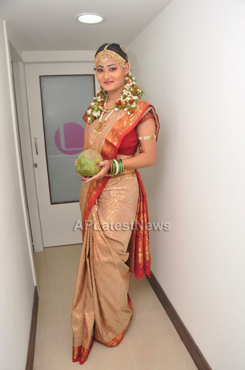 Bridal Make-up to the women of Hyderabad at Lakme, Kondapur and Somajiguda - Picture 13