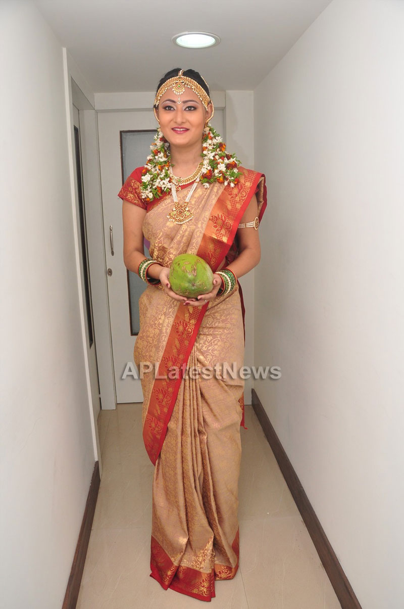 Bridal Make-up to the women of Hyderabad at Lakme, Kondapur and Somajiguda - Picture 28