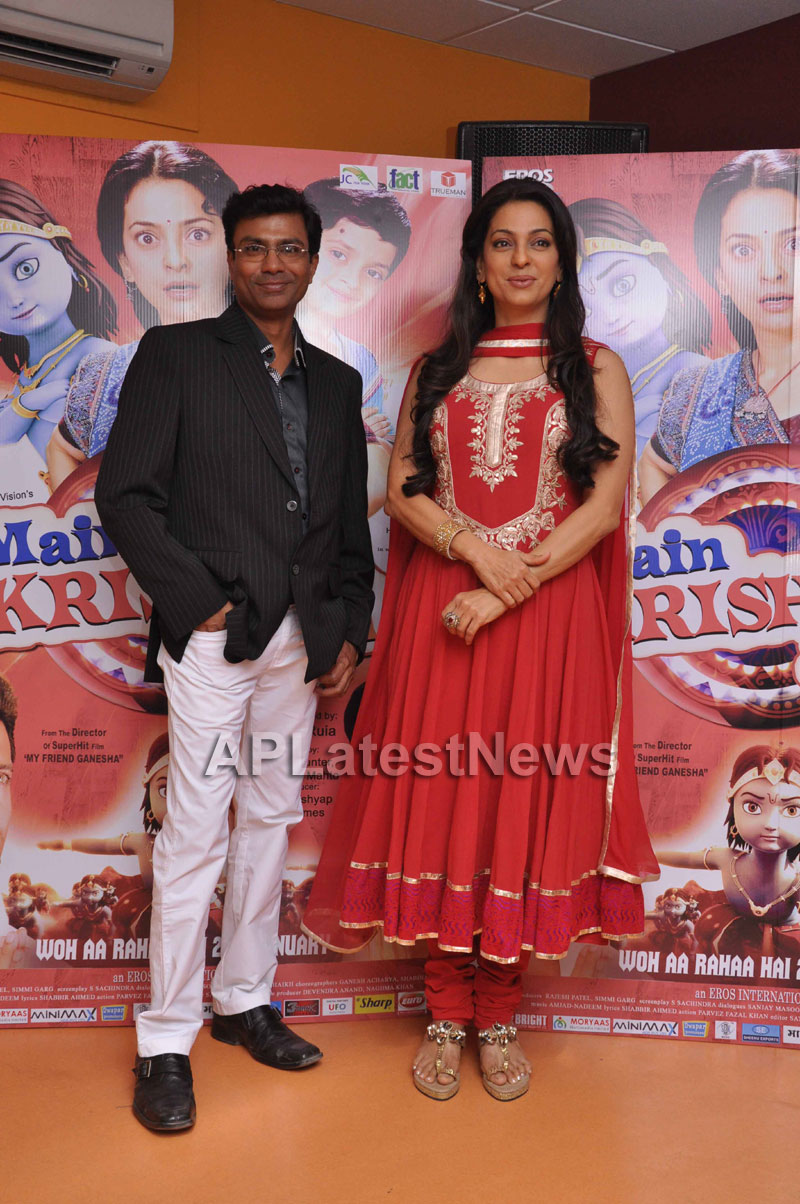 Juhi Chawla Loves Family Oriented Movie - Picture 15