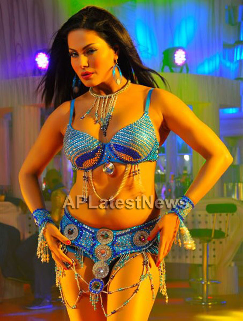 Veena Malik losses weight for her upcoming movie - The City That Never Sleeps - Picture 6
