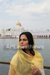 Veena Malik at Holy shrine of Gurudwara - Picture 28
