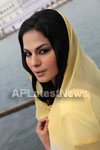 Veena Malik at Holy shrine of Gurudwara - Picture 29