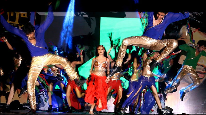 Veena Malik seduces the crowd at Silk Sakkath Maga music launch - Picture 4