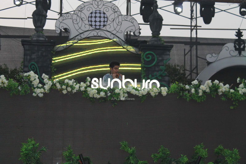 Yash, Talat, Candy, Aarti, Tina and Ali At Sunburn DJ Party - Picture 29