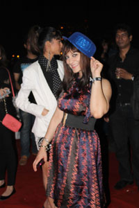 Yash, Talat, Candy, Aarti, Tina and Ali At Sunburn DJ Party - Picture 6