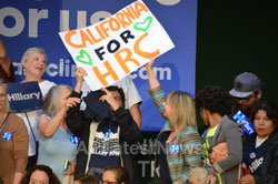 Campaign visit of Hillary Clinton - La Escuelita School, Oakland, CA, USA - Picture 5