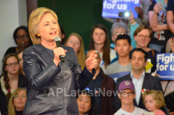 Campaign visit of Hillary Clinton - La Escuelita School, Oakland, CA, USA - Picture 10