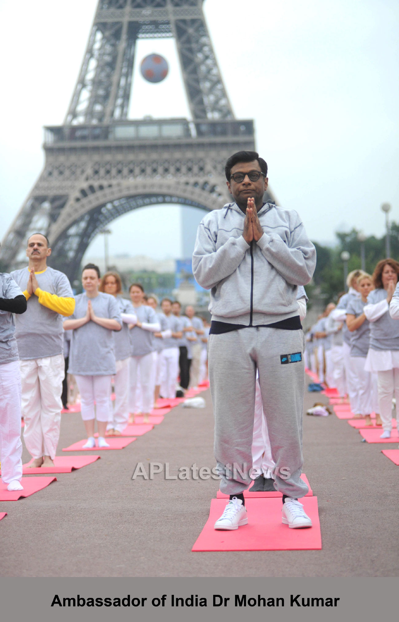Euro Cup and Yoga Festival at Eiffel Tower Rocked Paris - Picture 8
