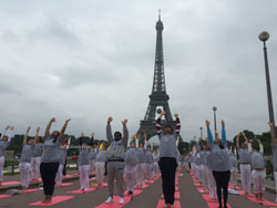 Euro Cup and Yoga Festival at Eiffel Tower Rocked Paris - Picture 2